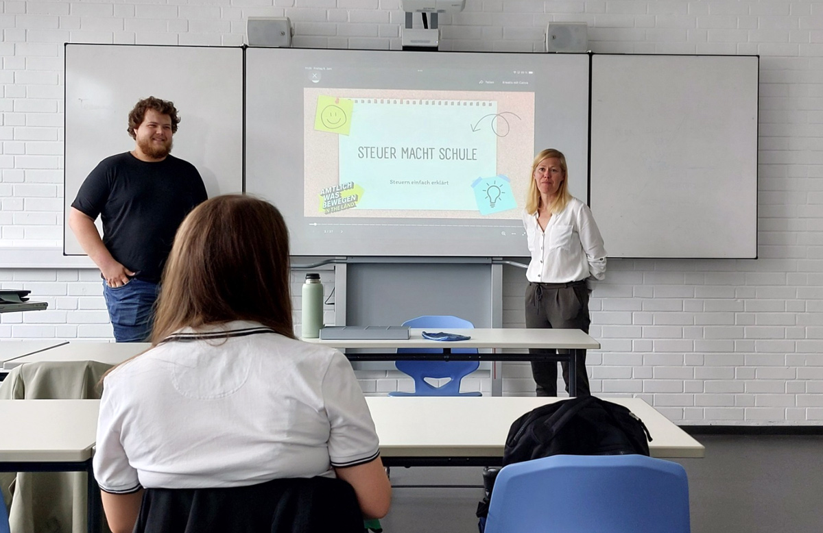 „Steuer macht Schule“ am JKG - Ein Vortrag im Klassenzimmer