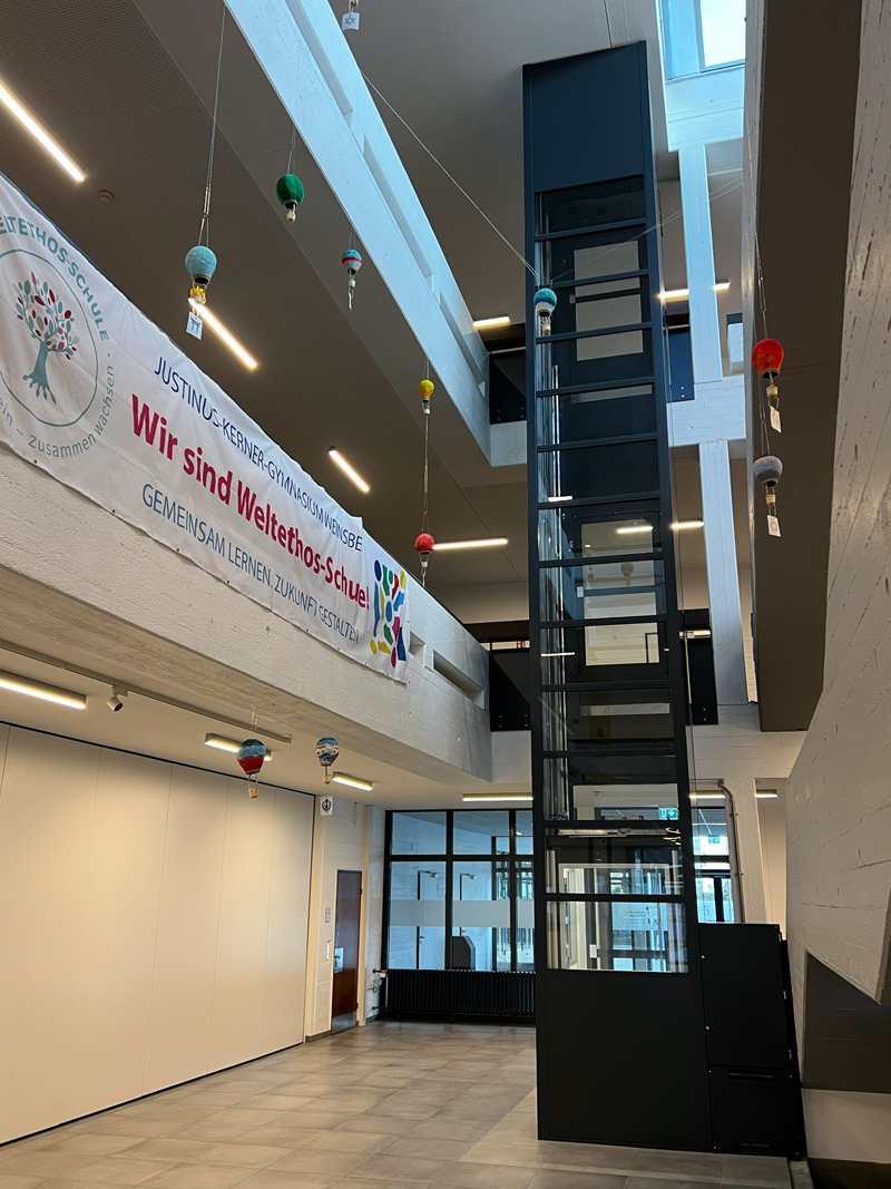 Der neue Aufzug am JKG