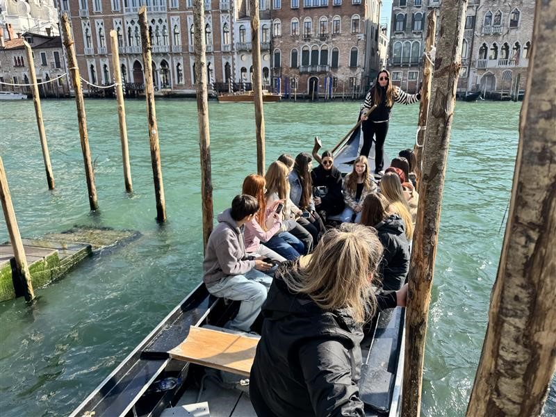 Ausfahrt der Schülerinnen und Schüler auf einem Boot