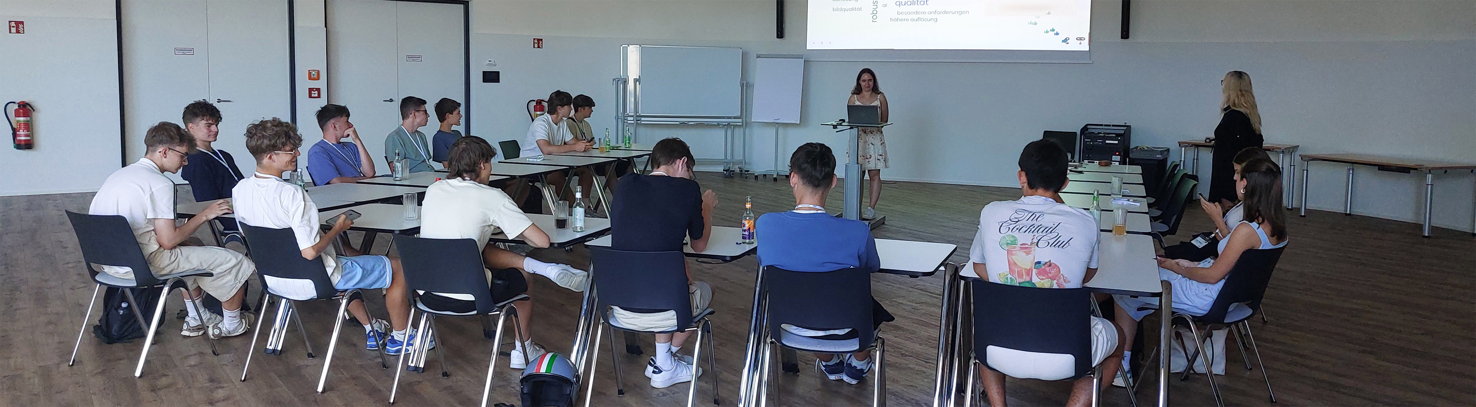 Schüler bei der Firma IDS